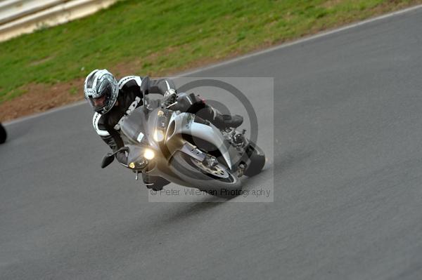 Mallory park Leicestershire;Mallory park photographs;Motorcycle action photographs;event digital images;eventdigitalimages;mallory park;no limits trackday;peter wileman photography;trackday;trackday digital images;trackday photos
