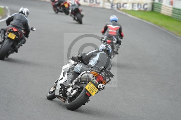 Mallory park Leicestershire;Mallory park photographs;Motorcycle action photographs;event digital images;eventdigitalimages;mallory park;no limits trackday;peter wileman photography;trackday;trackday digital images;trackday photos