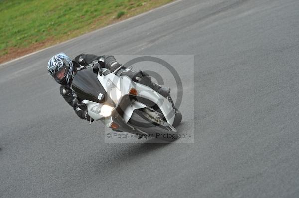 Mallory park Leicestershire;Mallory park photographs;Motorcycle action photographs;event digital images;eventdigitalimages;mallory park;no limits trackday;peter wileman photography;trackday;trackday digital images;trackday photos