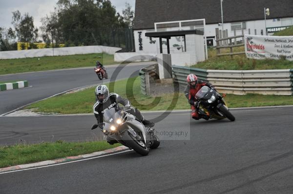 Mallory park Leicestershire;Mallory park photographs;Motorcycle action photographs;event digital images;eventdigitalimages;mallory park;no limits trackday;peter wileman photography;trackday;trackday digital images;trackday photos