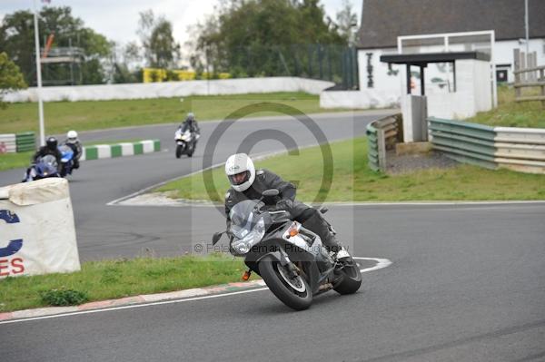Mallory park Leicestershire;Mallory park photographs;Motorcycle action photographs;event digital images;eventdigitalimages;mallory park;no limits trackday;peter wileman photography;trackday;trackday digital images;trackday photos