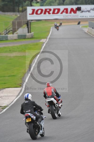 Mallory park Leicestershire;Mallory park photographs;Motorcycle action photographs;event digital images;eventdigitalimages;mallory park;no limits trackday;peter wileman photography;trackday;trackday digital images;trackday photos