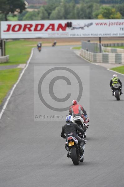 Mallory park Leicestershire;Mallory park photographs;Motorcycle action photographs;event digital images;eventdigitalimages;mallory park;no limits trackday;peter wileman photography;trackday;trackday digital images;trackday photos