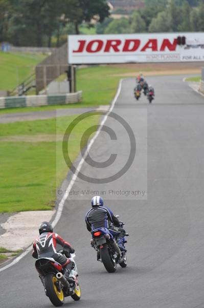 Mallory park Leicestershire;Mallory park photographs;Motorcycle action photographs;event digital images;eventdigitalimages;mallory park;no limits trackday;peter wileman photography;trackday;trackday digital images;trackday photos