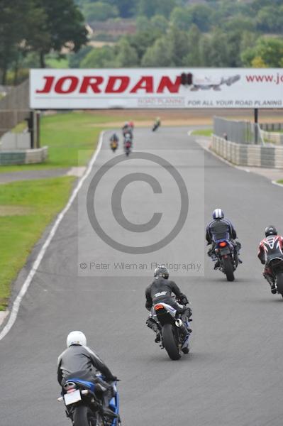 Mallory park Leicestershire;Mallory park photographs;Motorcycle action photographs;event digital images;eventdigitalimages;mallory park;no limits trackday;peter wileman photography;trackday;trackday digital images;trackday photos