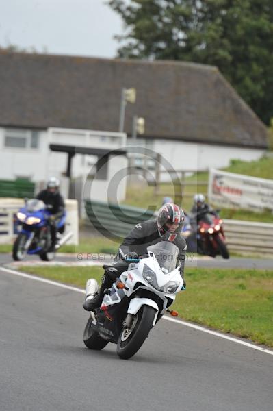 Mallory park Leicestershire;Mallory park photographs;Motorcycle action photographs;event digital images;eventdigitalimages;mallory park;no limits trackday;peter wileman photography;trackday;trackday digital images;trackday photos