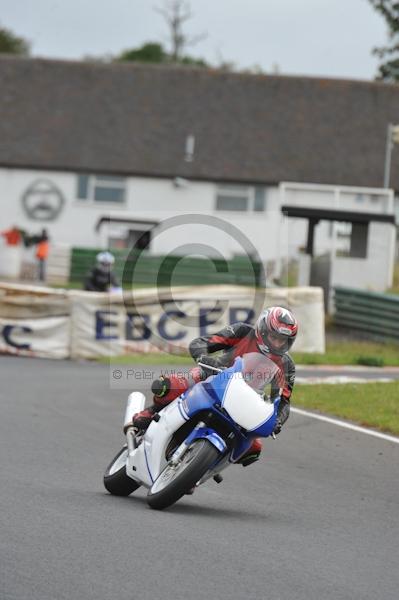 Mallory park Leicestershire;Mallory park photographs;Motorcycle action photographs;event digital images;eventdigitalimages;mallory park;no limits trackday;peter wileman photography;trackday;trackday digital images;trackday photos
