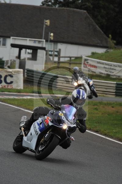 Mallory park Leicestershire;Mallory park photographs;Motorcycle action photographs;event digital images;eventdigitalimages;mallory park;no limits trackday;peter wileman photography;trackday;trackday digital images;trackday photos