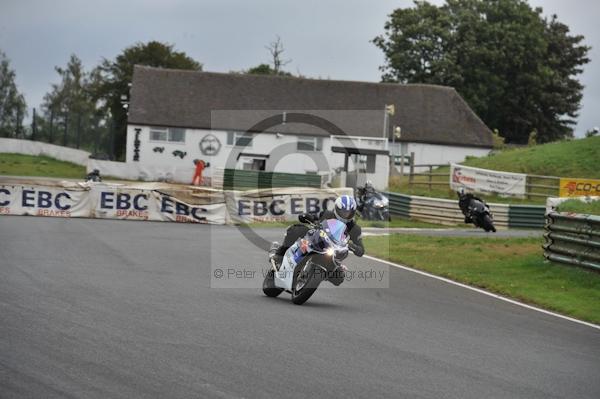 Mallory park Leicestershire;Mallory park photographs;Motorcycle action photographs;event digital images;eventdigitalimages;mallory park;no limits trackday;peter wileman photography;trackday;trackday digital images;trackday photos
