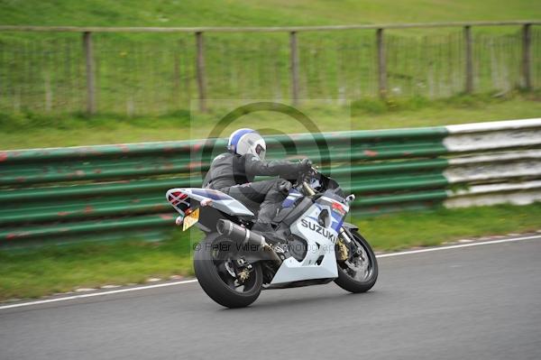Mallory park Leicestershire;Mallory park photographs;Motorcycle action photographs;event digital images;eventdigitalimages;mallory park;no limits trackday;peter wileman photography;trackday;trackday digital images;trackday photos