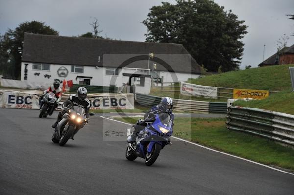 Mallory park Leicestershire;Mallory park photographs;Motorcycle action photographs;event digital images;eventdigitalimages;mallory park;no limits trackday;peter wileman photography;trackday;trackday digital images;trackday photos