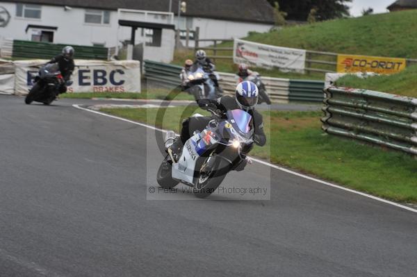 Mallory park Leicestershire;Mallory park photographs;Motorcycle action photographs;event digital images;eventdigitalimages;mallory park;no limits trackday;peter wileman photography;trackday;trackday digital images;trackday photos