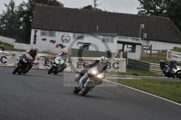 Mallory park Leicestershire;Mallory park photographs;Motorcycle action photographs;event digital images;eventdigitalimages;mallory park;no limits trackday;peter wileman photography;trackday;trackday digital images;trackday photos