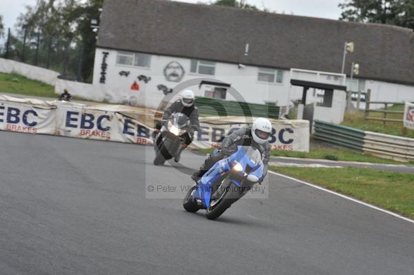 Mallory park Leicestershire;Mallory park photographs;Motorcycle action photographs;event digital images;eventdigitalimages;mallory park;no limits trackday;peter wileman photography;trackday;trackday digital images;trackday photos