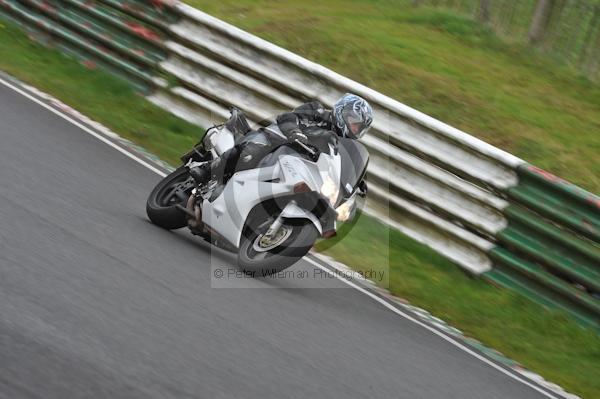 Mallory park Leicestershire;Mallory park photographs;Motorcycle action photographs;event digital images;eventdigitalimages;mallory park;no limits trackday;peter wileman photography;trackday;trackday digital images;trackday photos