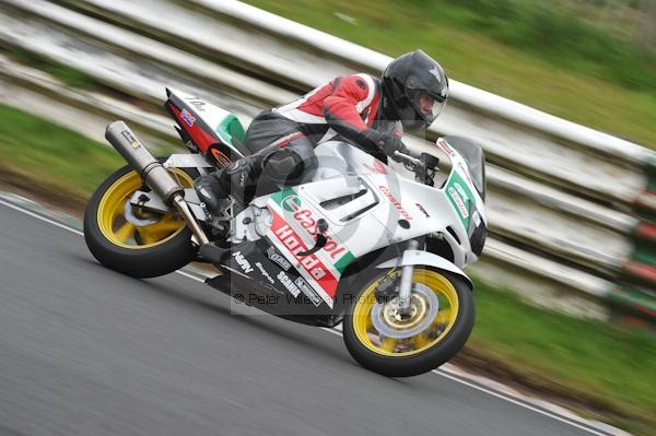 Mallory park Leicestershire;Mallory park photographs;Motorcycle action photographs;event digital images;eventdigitalimages;mallory park;no limits trackday;peter wileman photography;trackday;trackday digital images;trackday photos