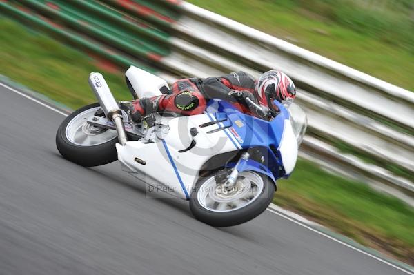 Mallory park Leicestershire;Mallory park photographs;Motorcycle action photographs;event digital images;eventdigitalimages;mallory park;no limits trackday;peter wileman photography;trackday;trackday digital images;trackday photos