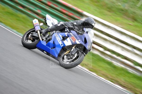 Mallory park Leicestershire;Mallory park photographs;Motorcycle action photographs;event digital images;eventdigitalimages;mallory park;no limits trackday;peter wileman photography;trackday;trackday digital images;trackday photos
