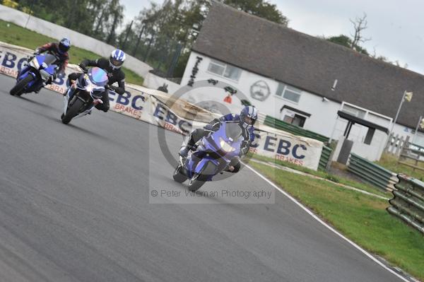 Mallory park Leicestershire;Mallory park photographs;Motorcycle action photographs;event digital images;eventdigitalimages;mallory park;no limits trackday;peter wileman photography;trackday;trackday digital images;trackday photos