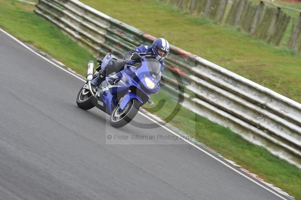 Mallory park Leicestershire;Mallory park photographs;Motorcycle action photographs;event digital images;eventdigitalimages;mallory park;no limits trackday;peter wileman photography;trackday;trackday digital images;trackday photos