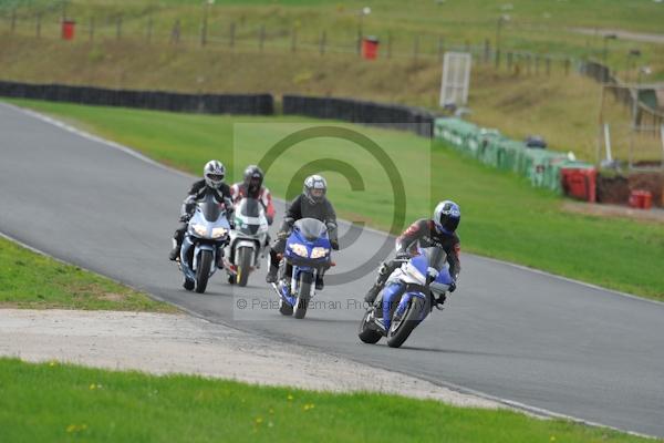 Mallory park Leicestershire;Mallory park photographs;Motorcycle action photographs;event digital images;eventdigitalimages;mallory park;no limits trackday;peter wileman photography;trackday;trackday digital images;trackday photos