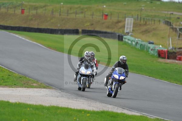 Mallory park Leicestershire;Mallory park photographs;Motorcycle action photographs;event digital images;eventdigitalimages;mallory park;no limits trackday;peter wileman photography;trackday;trackday digital images;trackday photos