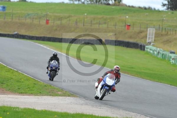 Mallory park Leicestershire;Mallory park photographs;Motorcycle action photographs;event digital images;eventdigitalimages;mallory park;no limits trackday;peter wileman photography;trackday;trackday digital images;trackday photos