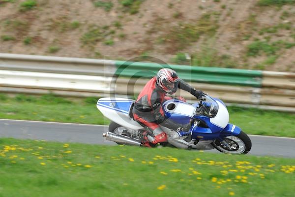 Mallory park Leicestershire;Mallory park photographs;Motorcycle action photographs;event digital images;eventdigitalimages;mallory park;no limits trackday;peter wileman photography;trackday;trackday digital images;trackday photos