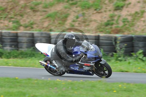 Mallory park Leicestershire;Mallory park photographs;Motorcycle action photographs;event digital images;eventdigitalimages;mallory park;no limits trackday;peter wileman photography;trackday;trackday digital images;trackday photos