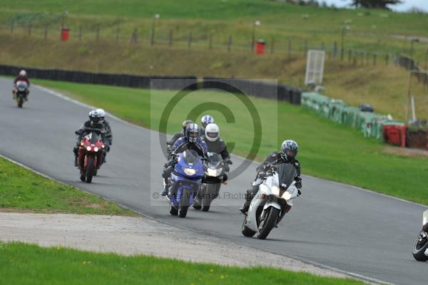 Mallory park Leicestershire;Mallory park photographs;Motorcycle action photographs;event digital images;eventdigitalimages;mallory park;no limits trackday;peter wileman photography;trackday;trackday digital images;trackday photos