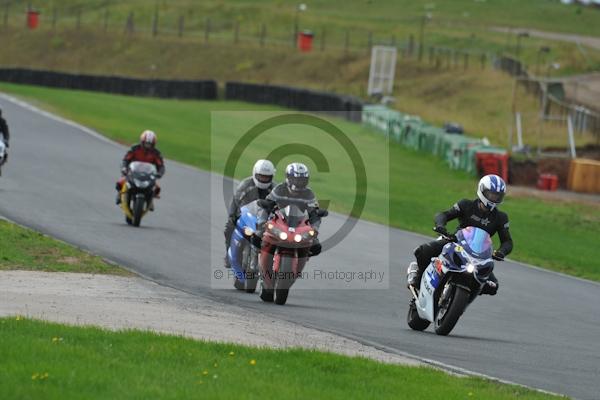 Mallory park Leicestershire;Mallory park photographs;Motorcycle action photographs;event digital images;eventdigitalimages;mallory park;no limits trackday;peter wileman photography;trackday;trackday digital images;trackday photos