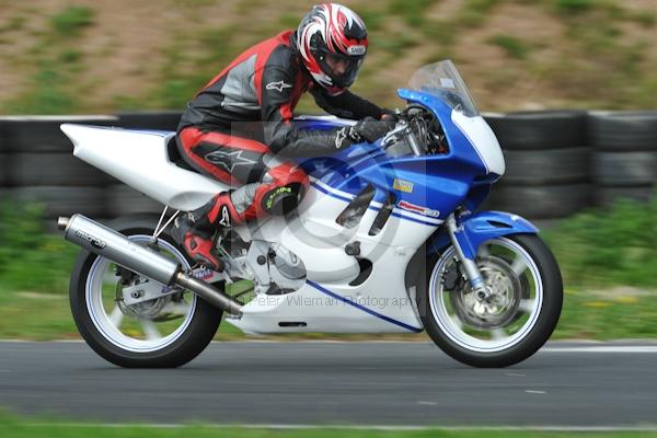 Mallory park Leicestershire;Mallory park photographs;Motorcycle action photographs;event digital images;eventdigitalimages;mallory park;no limits trackday;peter wileman photography;trackday;trackday digital images;trackday photos