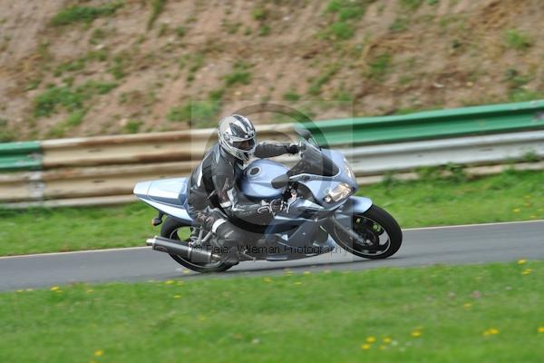 Mallory park Leicestershire;Mallory park photographs;Motorcycle action photographs;event digital images;eventdigitalimages;mallory park;no limits trackday;peter wileman photography;trackday;trackday digital images;trackday photos