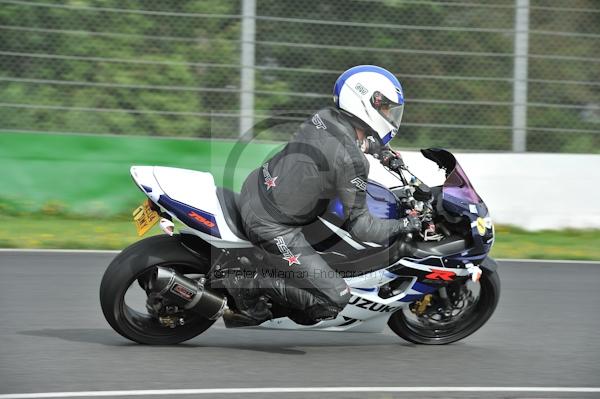 Mallory park Leicestershire;Mallory park photographs;Motorcycle action photographs;event digital images;eventdigitalimages;mallory park;no limits trackday;peter wileman photography;trackday;trackday digital images;trackday photos