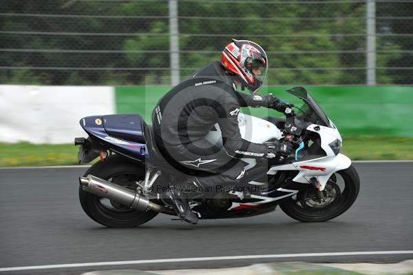Mallory park Leicestershire;Mallory park photographs;Motorcycle action photographs;event digital images;eventdigitalimages;mallory park;no limits trackday;peter wileman photography;trackday;trackday digital images;trackday photos