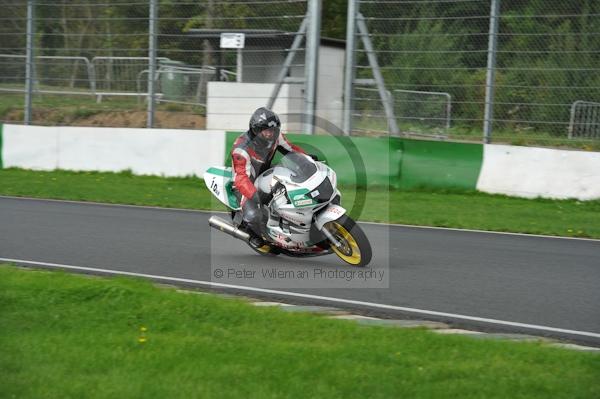 Mallory park Leicestershire;Mallory park photographs;Motorcycle action photographs;event digital images;eventdigitalimages;mallory park;no limits trackday;peter wileman photography;trackday;trackday digital images;trackday photos
