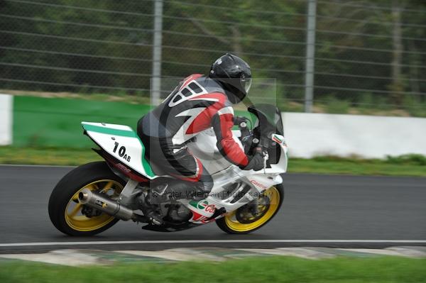 Mallory park Leicestershire;Mallory park photographs;Motorcycle action photographs;event digital images;eventdigitalimages;mallory park;no limits trackday;peter wileman photography;trackday;trackday digital images;trackday photos