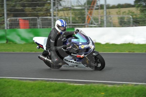 Mallory park Leicestershire;Mallory park photographs;Motorcycle action photographs;event digital images;eventdigitalimages;mallory park;no limits trackday;peter wileman photography;trackday;trackday digital images;trackday photos