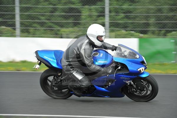 Mallory park Leicestershire;Mallory park photographs;Motorcycle action photographs;event digital images;eventdigitalimages;mallory park;no limits trackday;peter wileman photography;trackday;trackday digital images;trackday photos