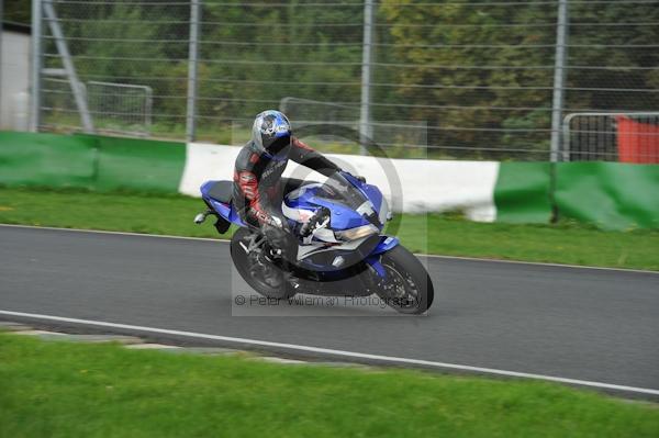 Mallory park Leicestershire;Mallory park photographs;Motorcycle action photographs;event digital images;eventdigitalimages;mallory park;no limits trackday;peter wileman photography;trackday;trackday digital images;trackday photos
