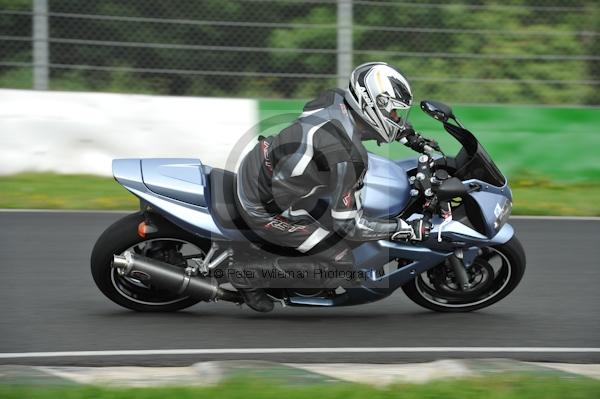 Mallory park Leicestershire;Mallory park photographs;Motorcycle action photographs;event digital images;eventdigitalimages;mallory park;no limits trackday;peter wileman photography;trackday;trackday digital images;trackday photos