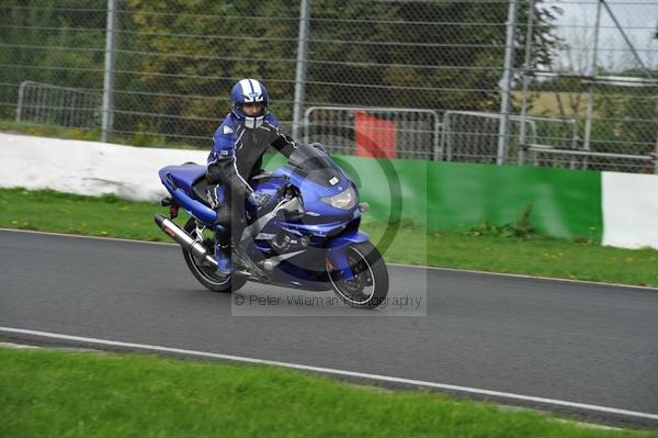 Mallory park Leicestershire;Mallory park photographs;Motorcycle action photographs;event digital images;eventdigitalimages;mallory park;no limits trackday;peter wileman photography;trackday;trackday digital images;trackday photos