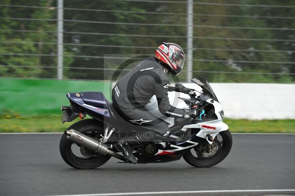 Mallory park Leicestershire;Mallory park photographs;Motorcycle action photographs;event digital images;eventdigitalimages;mallory park;no limits trackday;peter wileman photography;trackday;trackday digital images;trackday photos