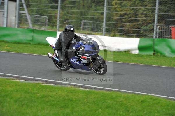Mallory park Leicestershire;Mallory park photographs;Motorcycle action photographs;event digital images;eventdigitalimages;mallory park;no limits trackday;peter wileman photography;trackday;trackday digital images;trackday photos