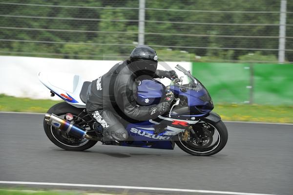 Mallory park Leicestershire;Mallory park photographs;Motorcycle action photographs;event digital images;eventdigitalimages;mallory park;no limits trackday;peter wileman photography;trackday;trackday digital images;trackday photos