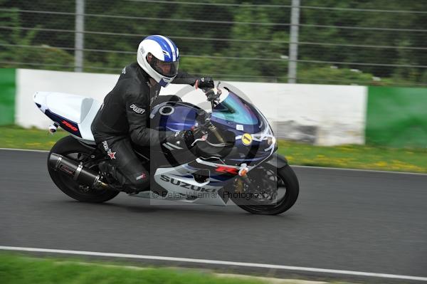 Mallory park Leicestershire;Mallory park photographs;Motorcycle action photographs;event digital images;eventdigitalimages;mallory park;no limits trackday;peter wileman photography;trackday;trackday digital images;trackday photos