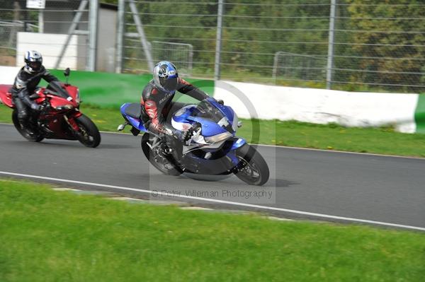 Mallory park Leicestershire;Mallory park photographs;Motorcycle action photographs;event digital images;eventdigitalimages;mallory park;no limits trackday;peter wileman photography;trackday;trackday digital images;trackday photos