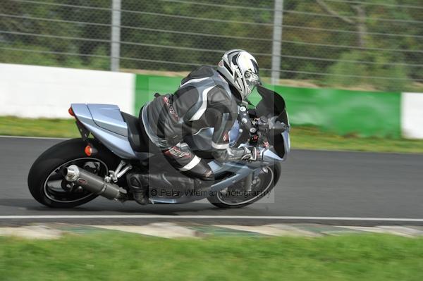 Mallory park Leicestershire;Mallory park photographs;Motorcycle action photographs;event digital images;eventdigitalimages;mallory park;no limits trackday;peter wileman photography;trackday;trackday digital images;trackday photos