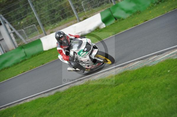 Mallory park Leicestershire;Mallory park photographs;Motorcycle action photographs;event digital images;eventdigitalimages;mallory park;no limits trackday;peter wileman photography;trackday;trackday digital images;trackday photos