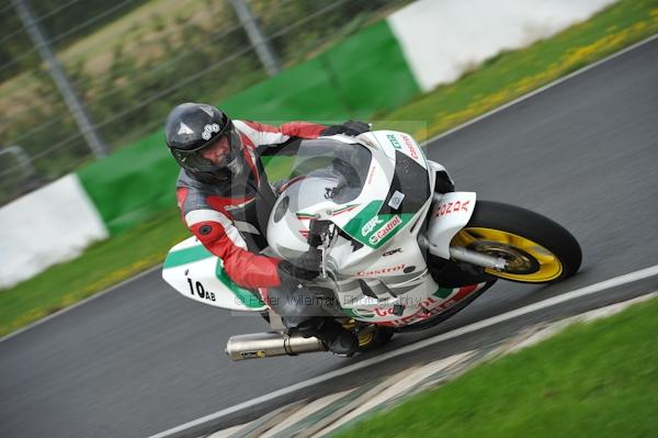 Mallory park Leicestershire;Mallory park photographs;Motorcycle action photographs;event digital images;eventdigitalimages;mallory park;no limits trackday;peter wileman photography;trackday;trackday digital images;trackday photos